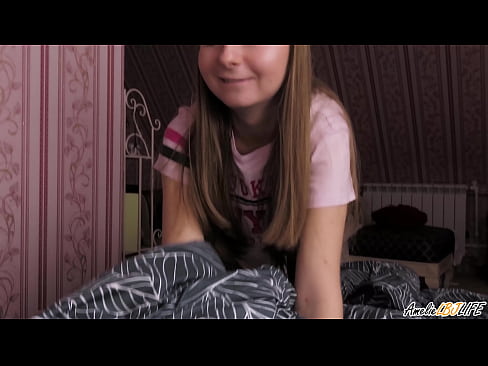 ❤️ Blondie waxay si qoto dheer u nuugtaa BFF's waxayna ku dhufanaysaa afkeeda ️❌  Galmada dabada ❌️